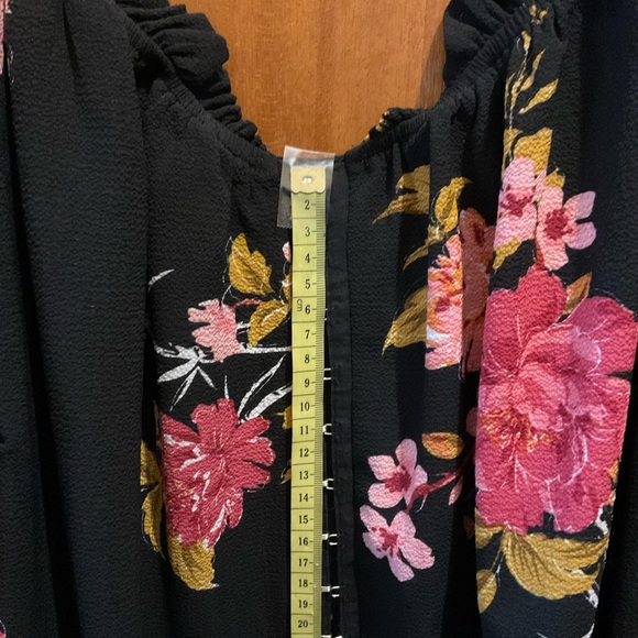 City Chic Floral Top Size AU 24 $17 🌺 - Picture 12 of 15